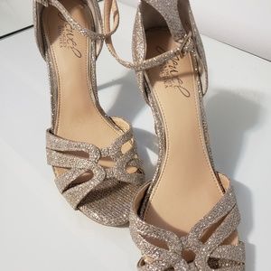 Beautiful brand new Badgley Mischka gold heels.
